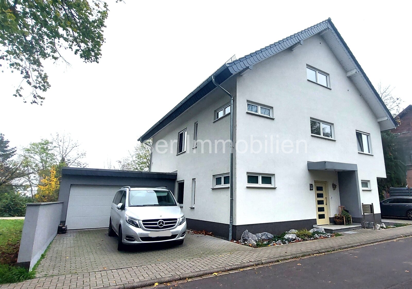 Modernes 3-Familienhaus in Hanau Klein-Auheim Modernes 3-Familienhaus in Hanau Klein-Auheim