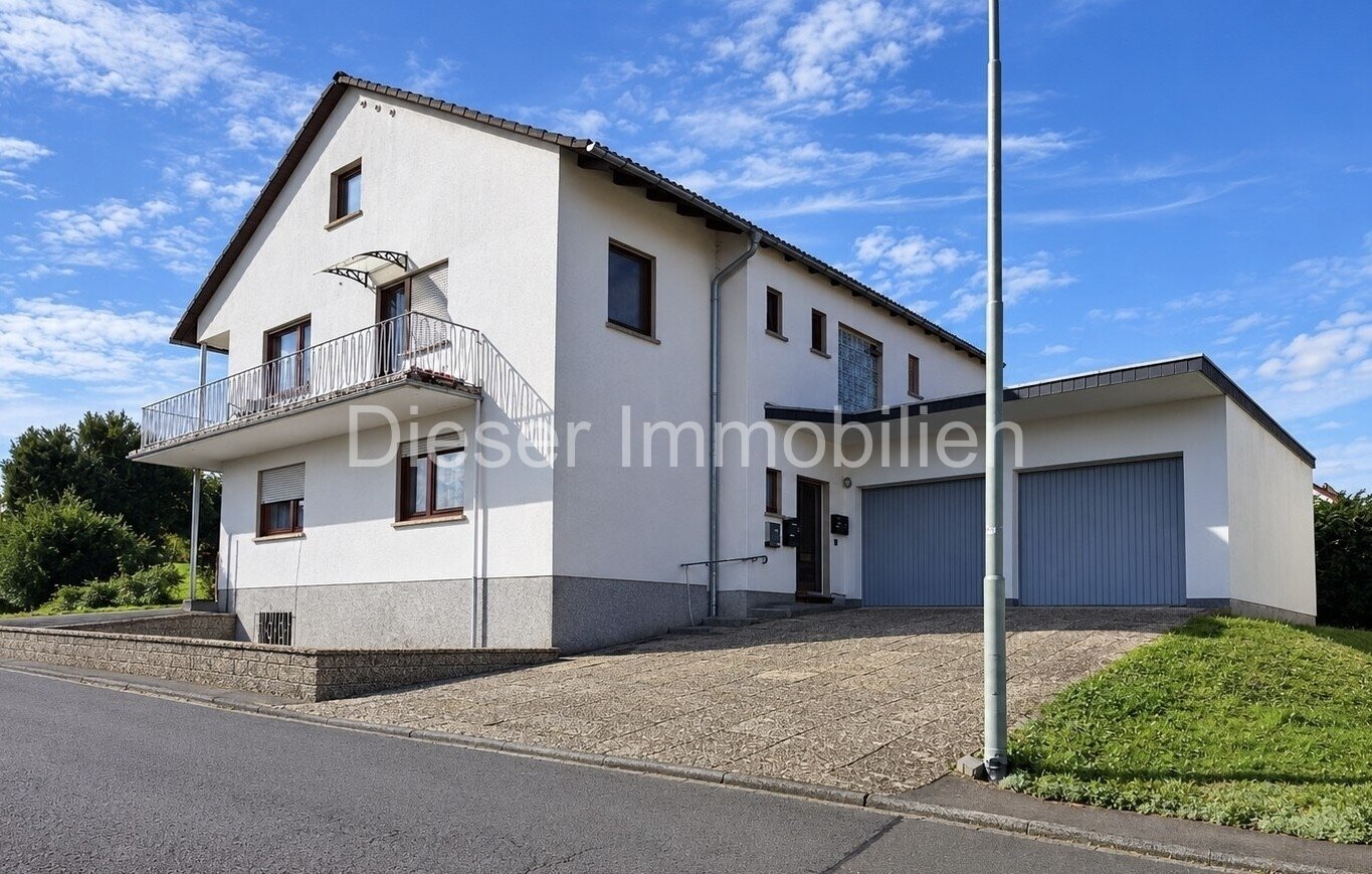 Gepflegtes Vierfamilienhaus mit großem Garten, 4 Wohneinheiten und vielseitigem Potenzial in Lautertal-Eichenrod Gepflegtes Vierfamilienhaus mit großem Garten, 4 Wohneinheiten und vielseitigem Potenzial in Lautertal-Eichenrod